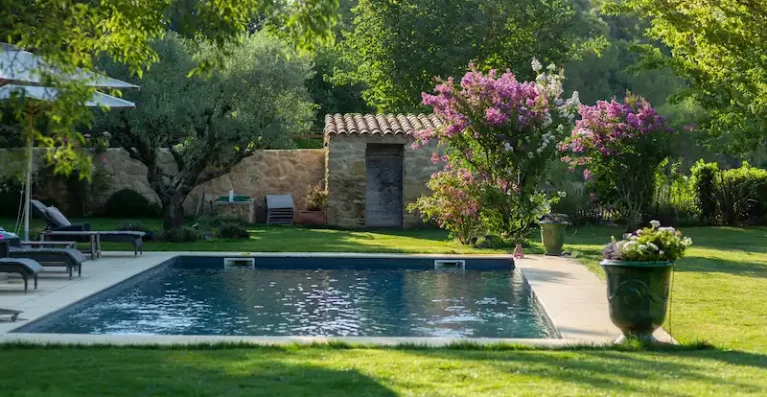 Jardin piscine Lourmarin